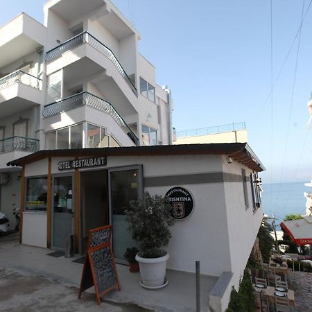 Hotel Prishtina Sarandë Exteriör bild