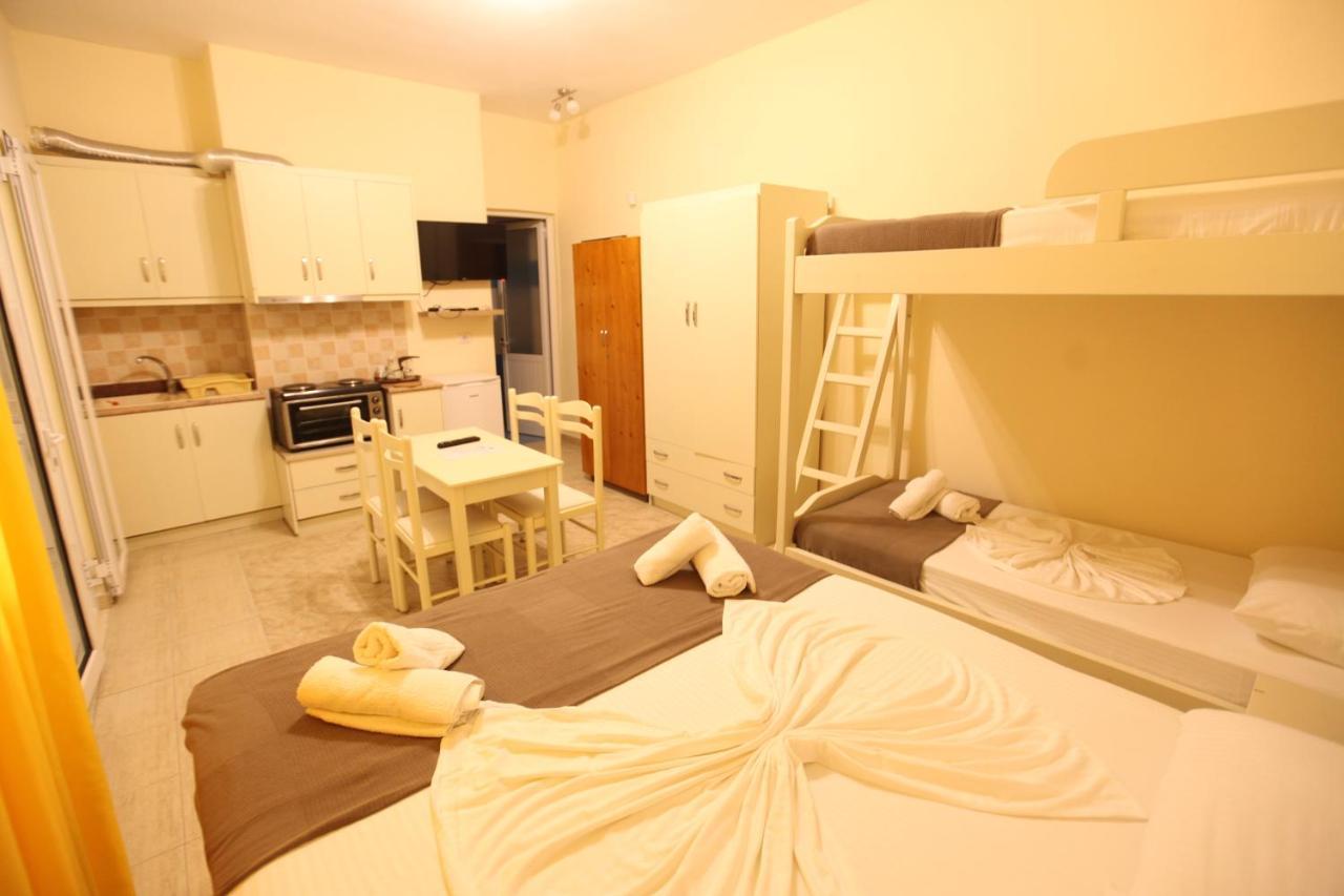Hotel Prishtina Sarandë Exteriör bild