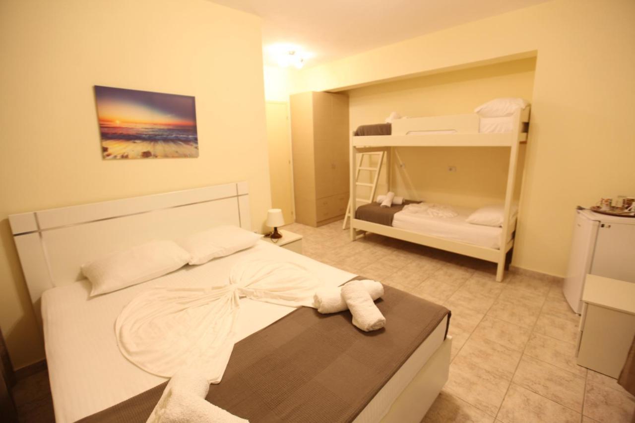 Hotel Prishtina Sarandë Exteriör bild