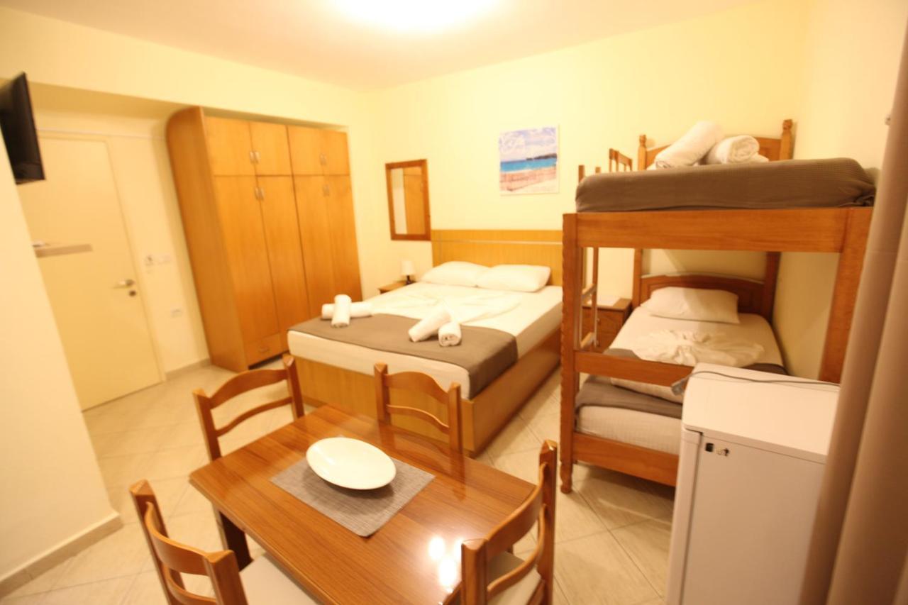 Hotel Prishtina Sarandë Exteriör bild