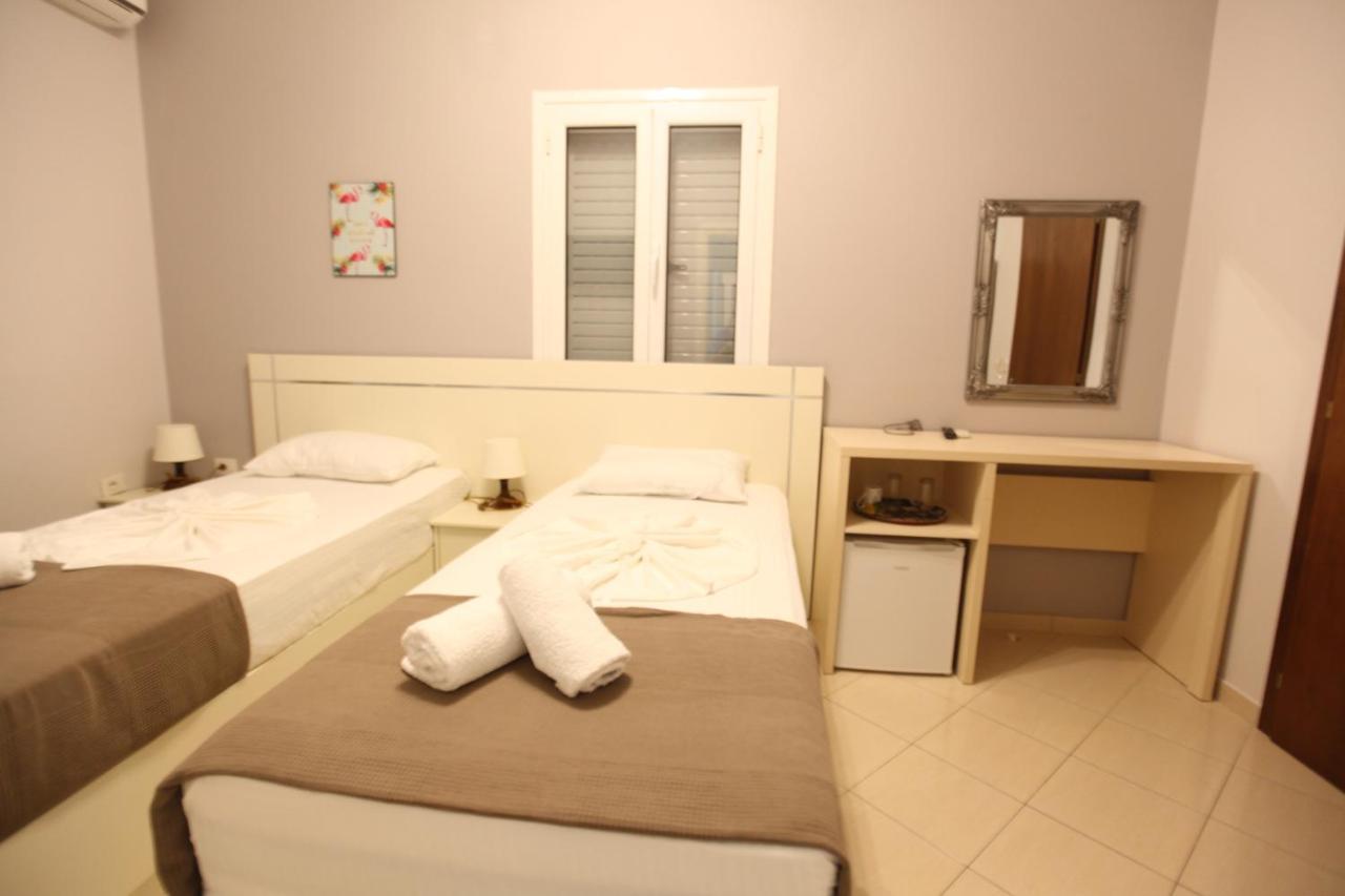 Hotel Prishtina Sarandë Exteriör bild