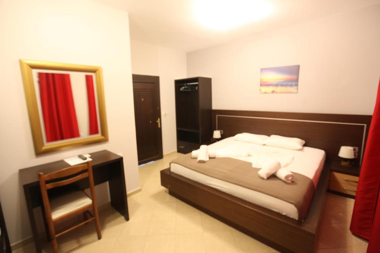 Hotel Prishtina Sarandë Exteriör bild
