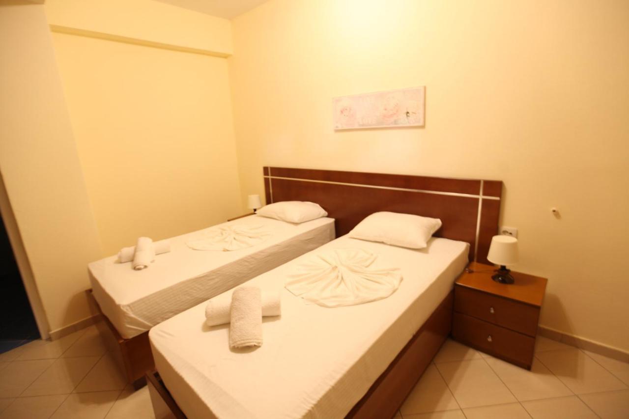 Hotel Prishtina Sarandë Exteriör bild