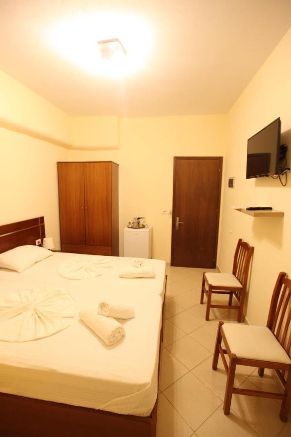 Hotel Prishtina Sarandë Exteriör bild
