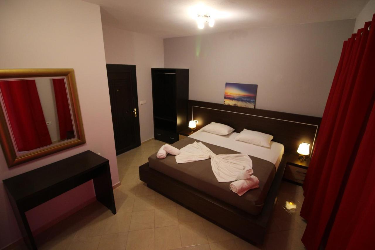Hotel Prishtina Sarandë Exteriör bild