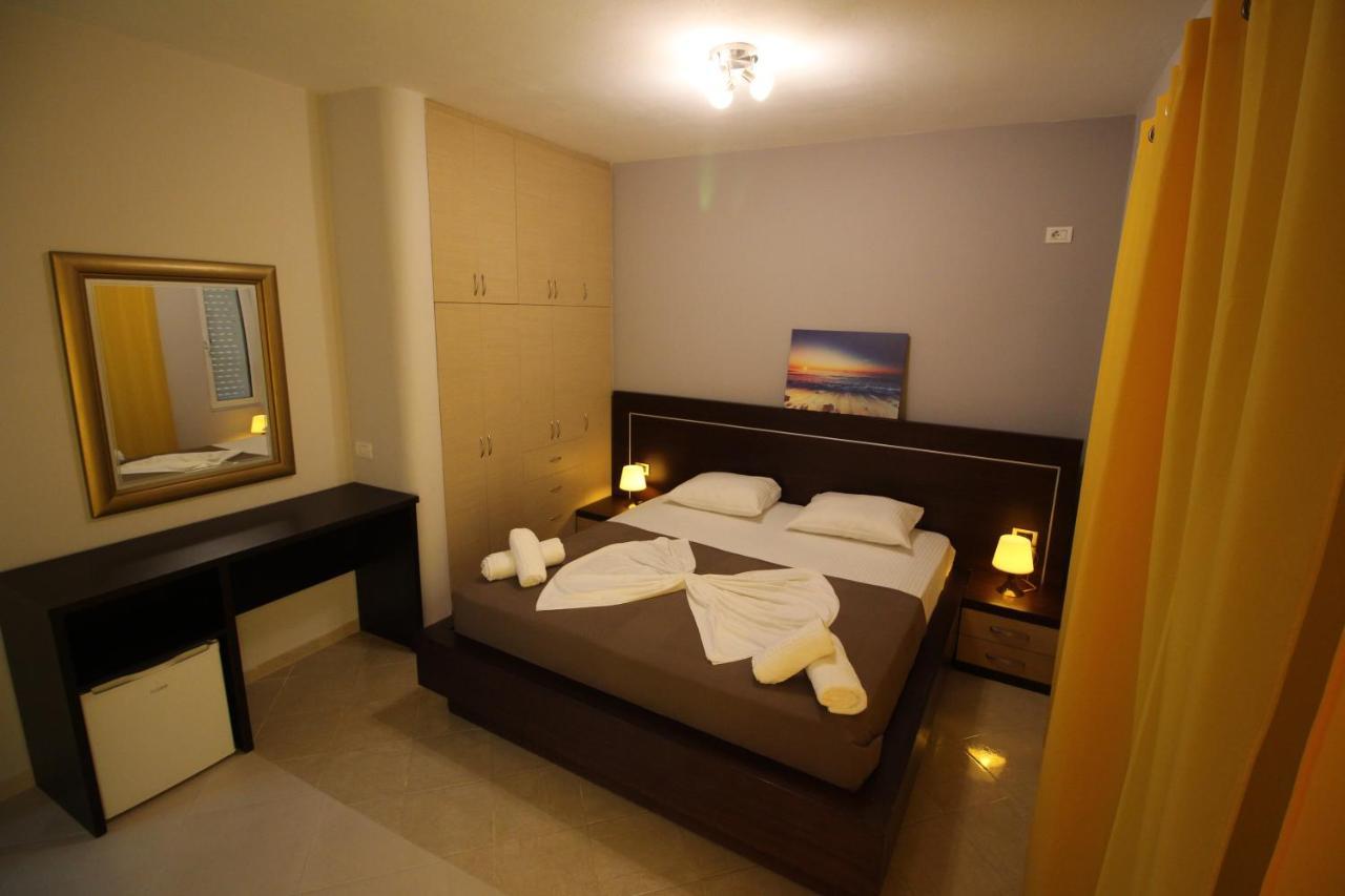 Hotel Prishtina Sarandë Exteriör bild