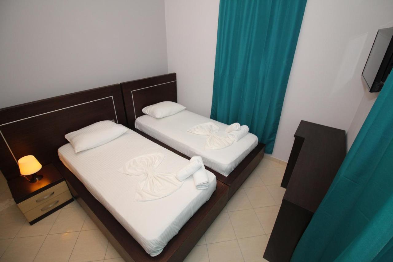Hotel Prishtina Sarandë Exteriör bild