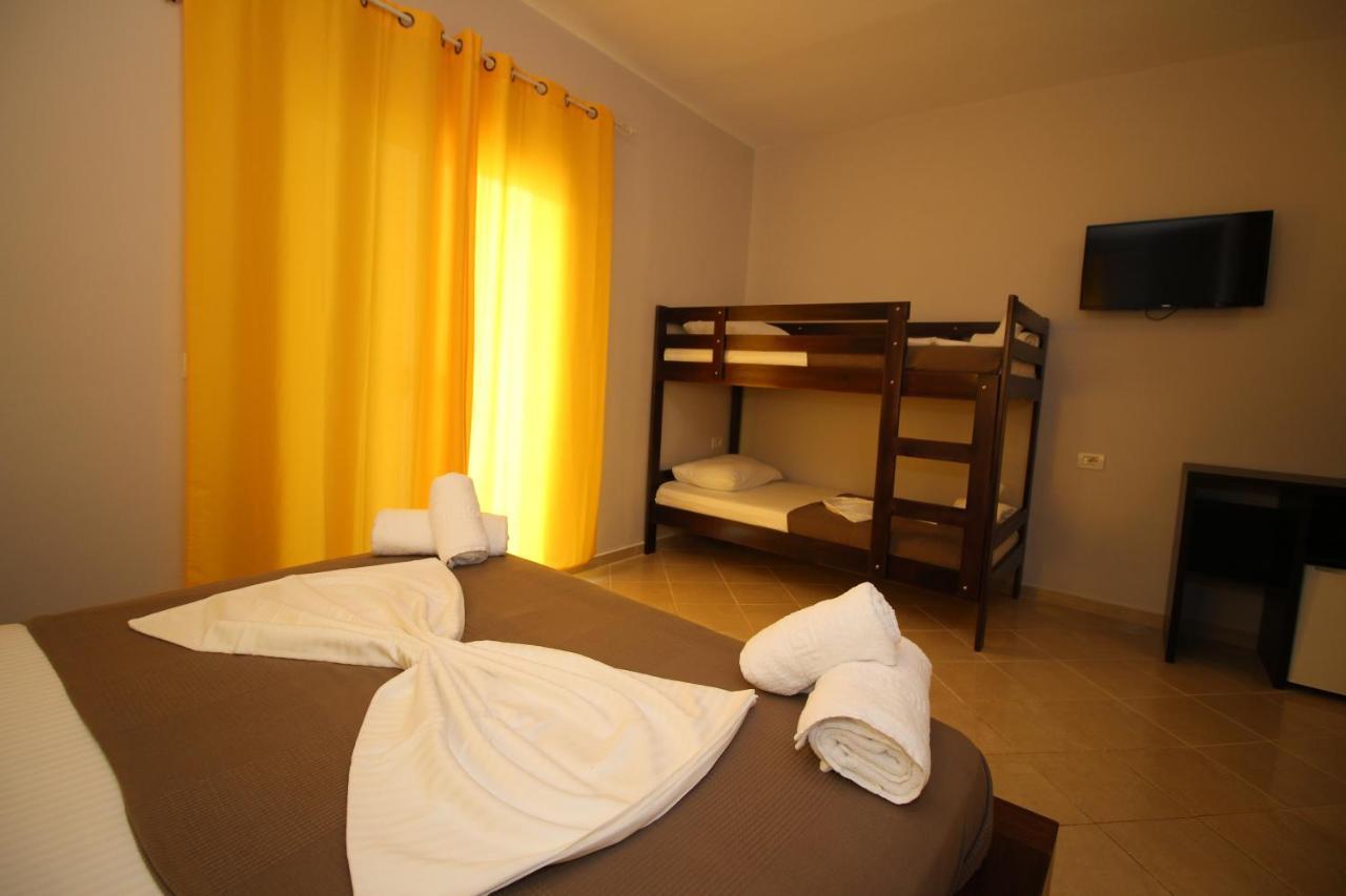 Hotel Prishtina Sarandë Exteriör bild
