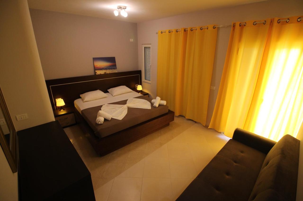 Hotel Prishtina Sarandë Exteriör bild