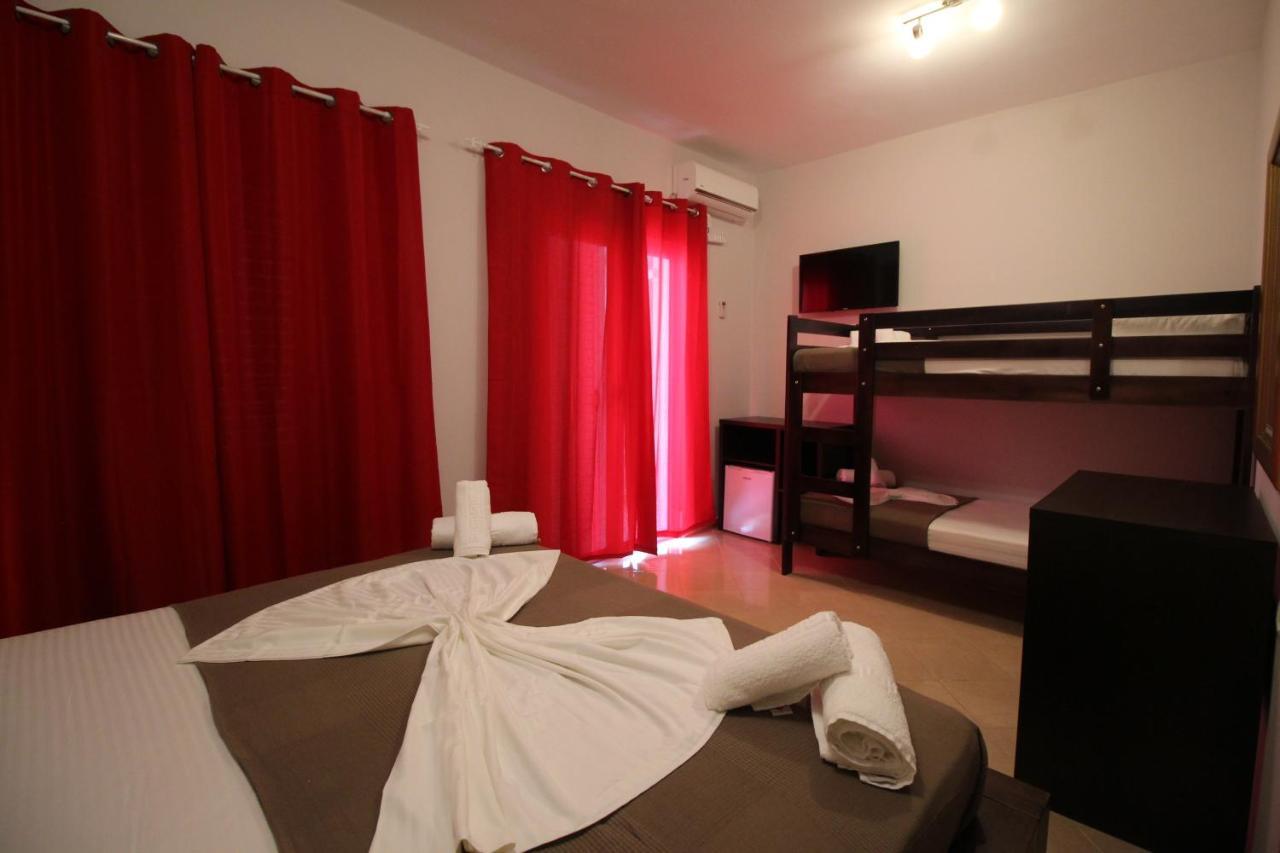 Hotel Prishtina Sarandë Exteriör bild