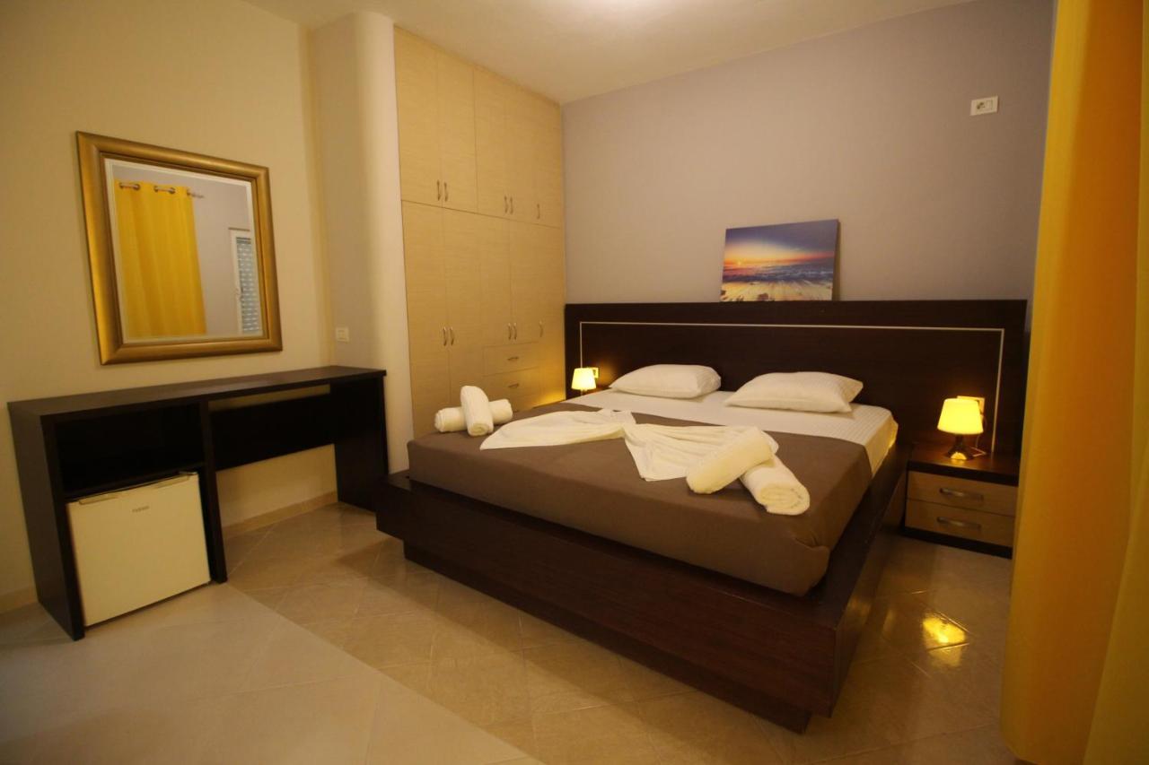 Hotel Prishtina Sarandë Exteriör bild