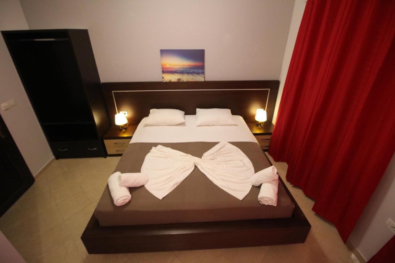 Hotel Prishtina Sarandë Exteriör bild
