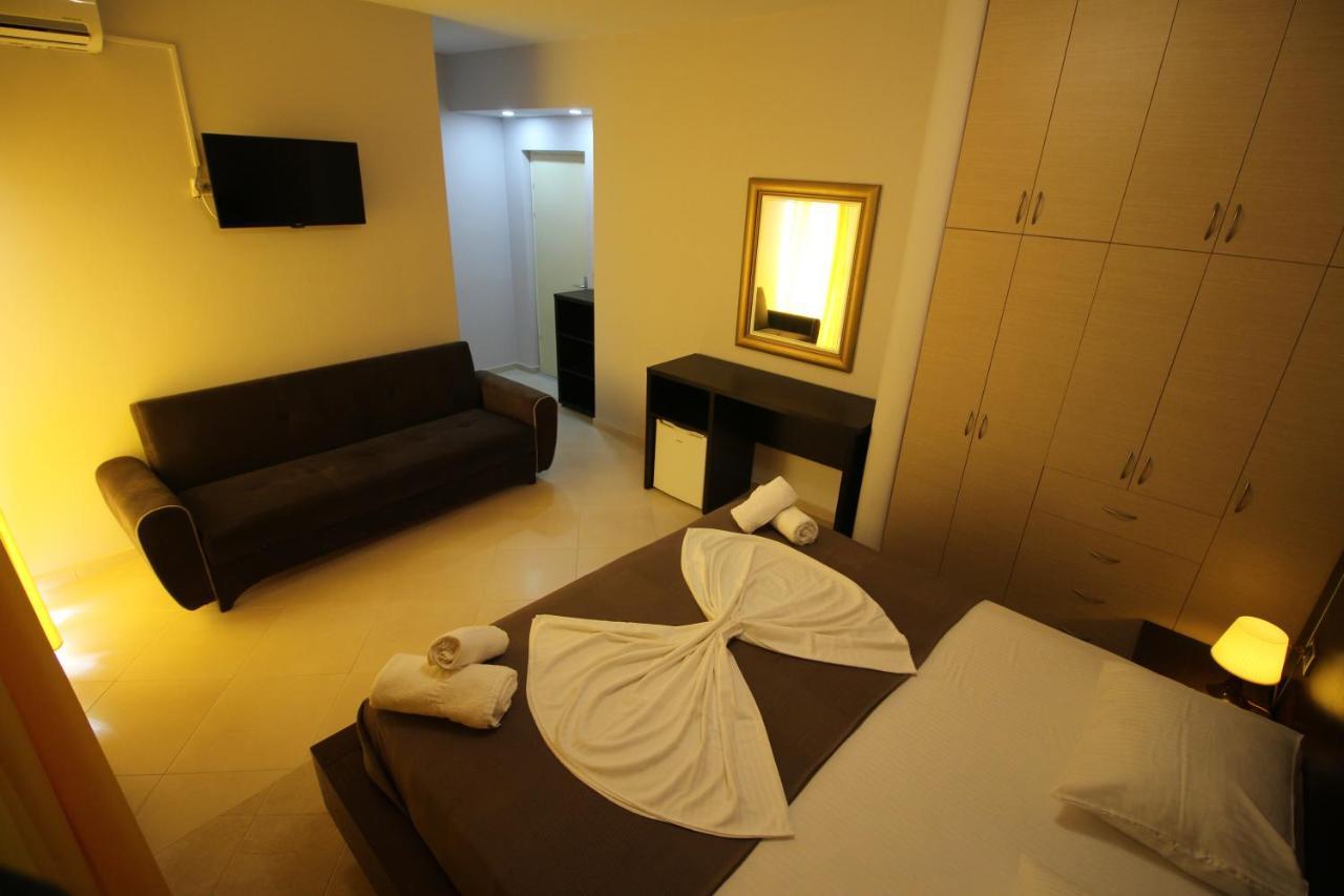 Hotel Prishtina Sarandë Exteriör bild